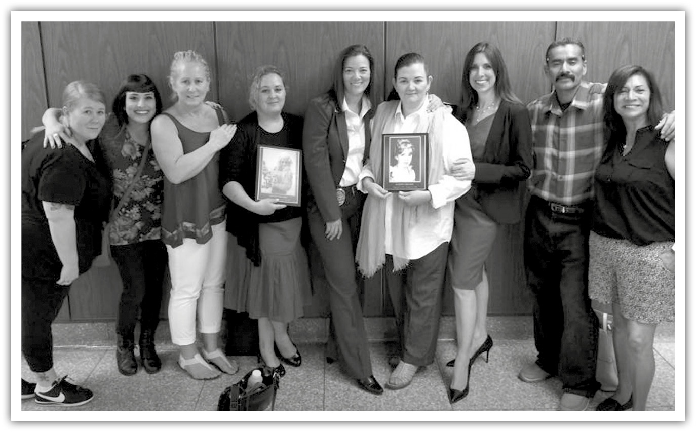 A photo of a group of people from the trial of Samuel Little. Standing in a line are: Juror, Juror, Laurie Kerridge, Pearl “Unique” Nelson, Robbery Homicide Division Cold Case Special Section Detective Mitzi Roberts, Sherri “Buela” Nelson, Beth Silverman District Attorney Los Angeles County Major Crimes Division, Tony Zambrano, Diana Flores